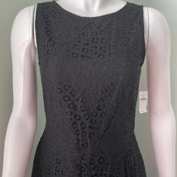Gap Black Eyelet Sleeveless Dress size 0 NEW - Picture 2 of 8